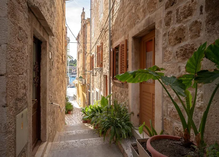 Harbourside Guesthouse Mandina - Zf Hvar