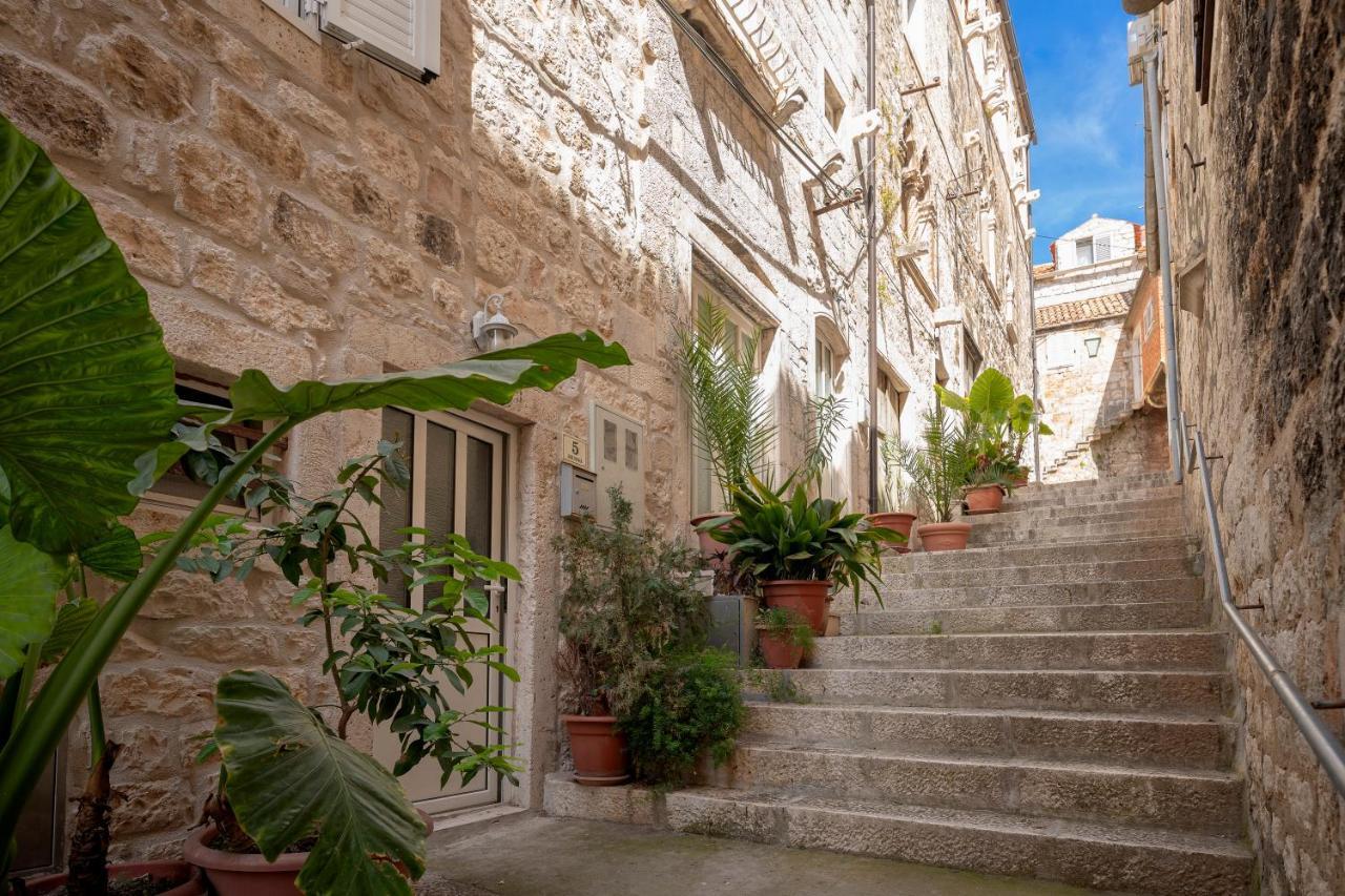 Harbourside Mandina - Zf Hvar *